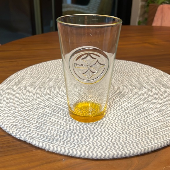Pittsburgh Steelers Set of 4 Pint Glasses - Picture 3 of 4